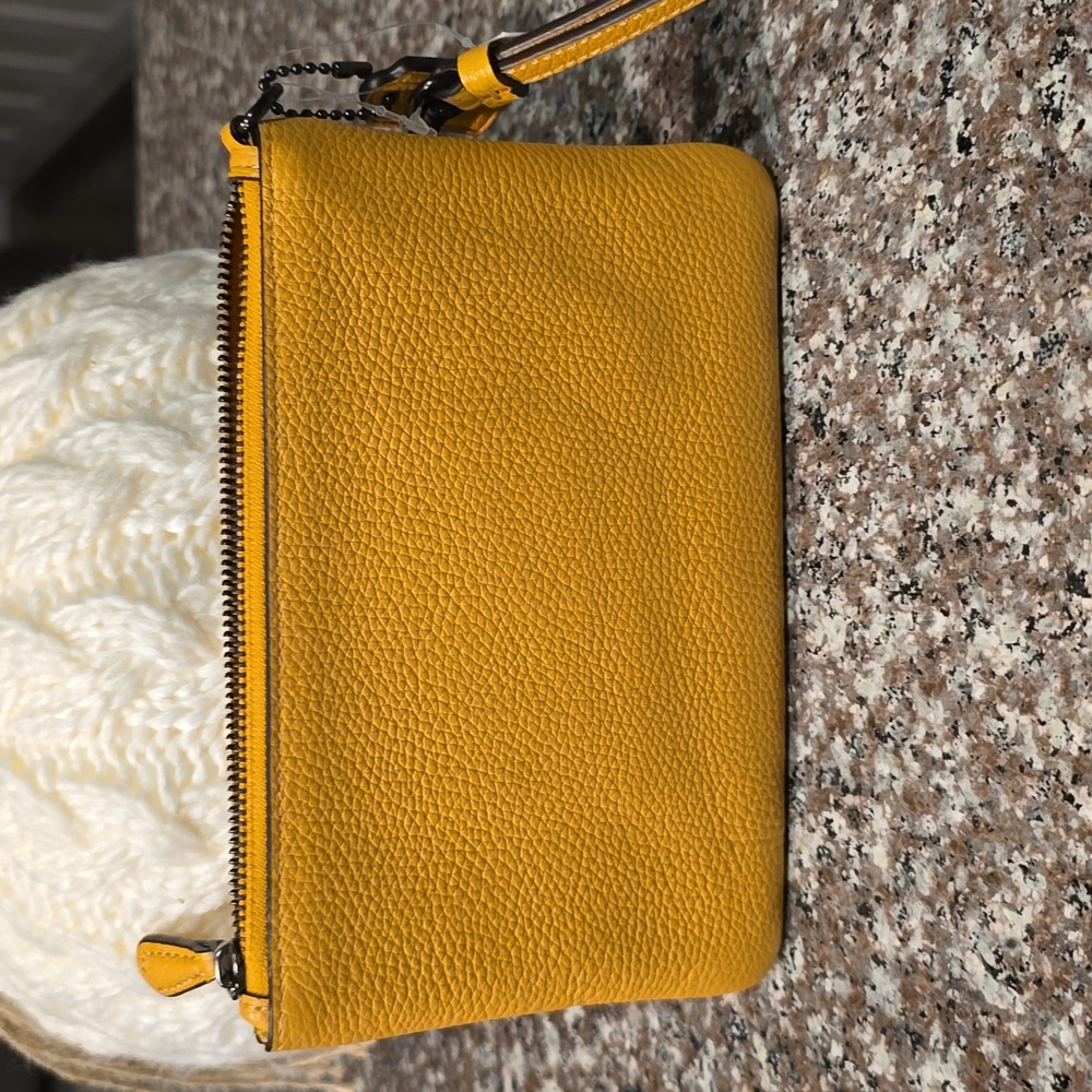 NWT large Coach wristlet honeycomb pebbled leather Dark yellow 🐝 - Picture 8 of 10